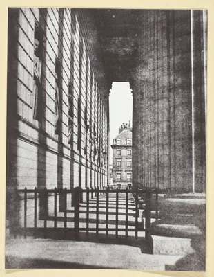 Colonnade de l'église de la Madeleine — Hippolyte Bayard
