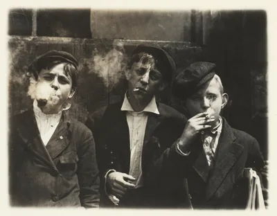 Newsies at Skeeter Branch, St. Louis, Missouri, 11:00 a.m. — Lewis Hine