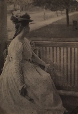 On the Porch (Julia Hall McCune) — Clarence Hudson White