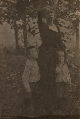 Jane White, Lewis White, and Maynard White — Clarence Hudson White