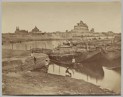 Bridge of Boats over the Gumti River near the Chattar Manzil and Fusseed Bakah or Old Palace — Felice Beato