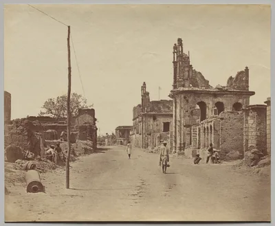 The Cawnpore Road in Lucknow — Felice Beato